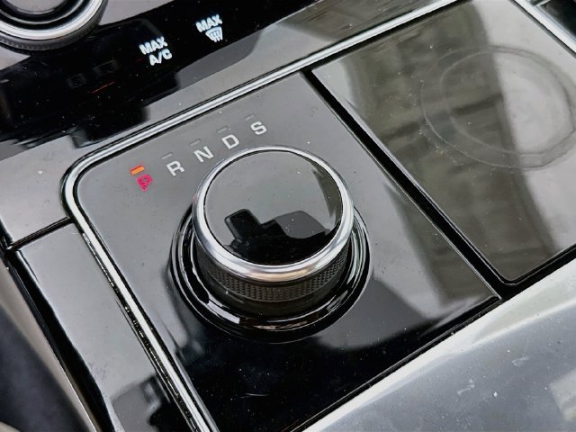 Used 2019 Land Rover Range Rover Velar S AWD/4WD image 19