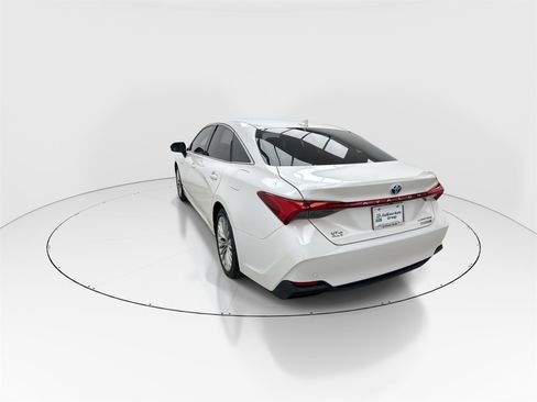 Used 2020 Toyota Avalon Limited image 6