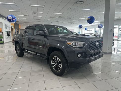 Used 2020 Toyota Tacoma TRD Sport image 11