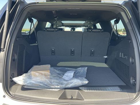 New 2026 GMC Yukon XL Denali w/ Denali Reserve Package RWD image 30