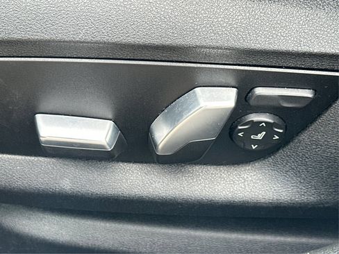 Used 2019 BMW 540i w/ Executive Package image 38