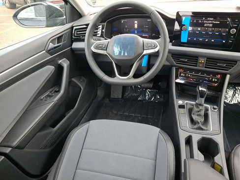 New 2026 Volkswagen Jetta SE image 9