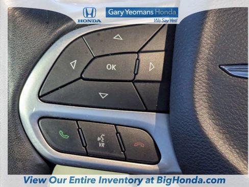 Used 2021 Chrysler Pacifica Touring-L image 25