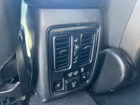 Used 2018 Jeep Grand Cherokee Limited image 9