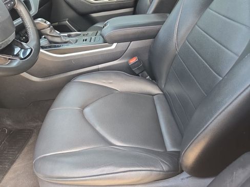 Used 2020 Toyota Highlander XLE AWD/4WD image 14