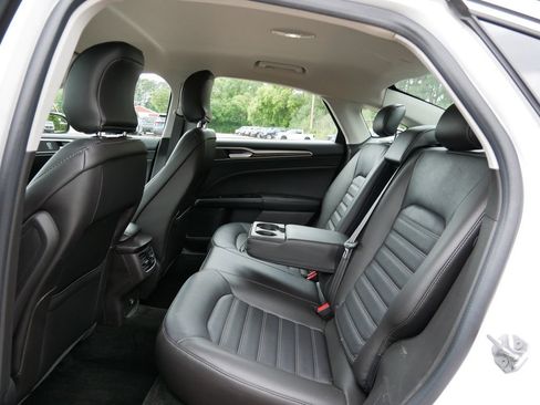 Used 2016 Ford Fusion SE w/ Equipment Group 202A FWD image 11