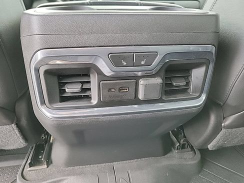 Used 2019 Chevrolet Silverado 1500 High Country w/ Technology Package AWD/4WD image 9