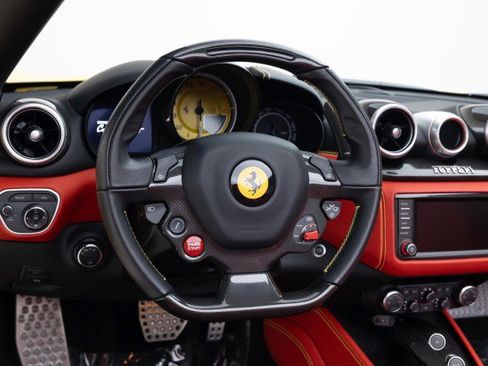Used 2016 Ferrari California T image 12