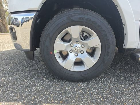 New 2026 RAM 1500 4x4 Crew Cab image 4