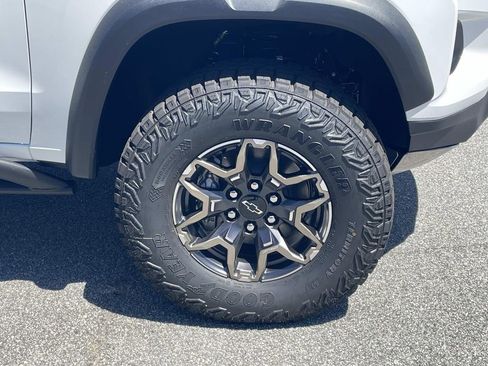 New 2026 Chevrolet Colorado ZR2 w/ Technology Package AWD/4WD image 9