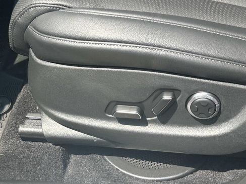 New 2027 Genesis GV80 2.5T Select AWD/4WD image 17