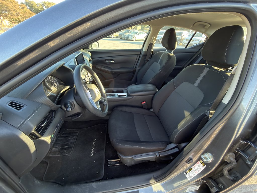 Used 2025 Nissan Sentra SV FWD image 9