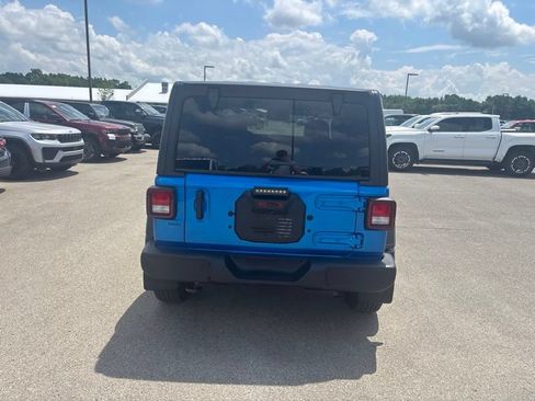Used 2026 Jeep Wrangler Sport AWD/4WD image 4