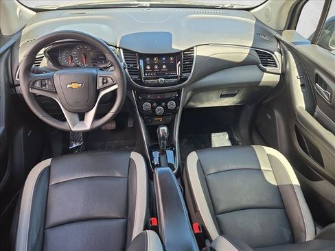 Used 2019 Chevrolet Trax Premier w/ Midnight Edition FWD image 17