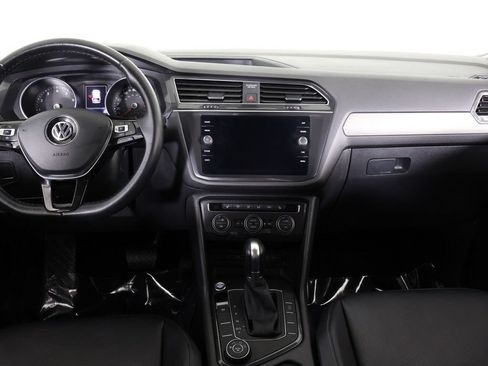 Used 2019 Volkswagen Tiguan SE AWD/4WD image 34