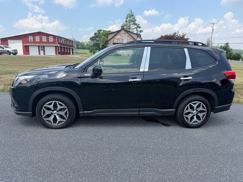 Used 2023 Subaru Forester Premium AWD/4WD image 2