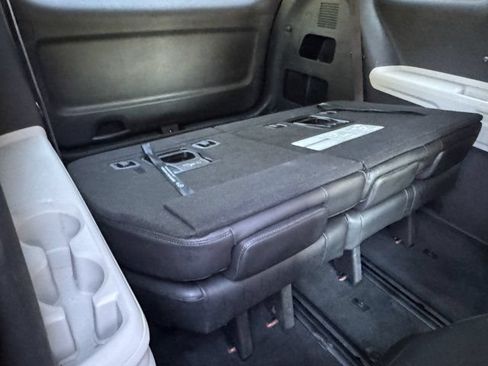 Used 2023 Kia Carnival LX FWD image 12