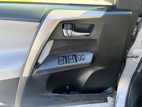 Used 2018 Toyota RAV4 XLE AWD/4WD image 16