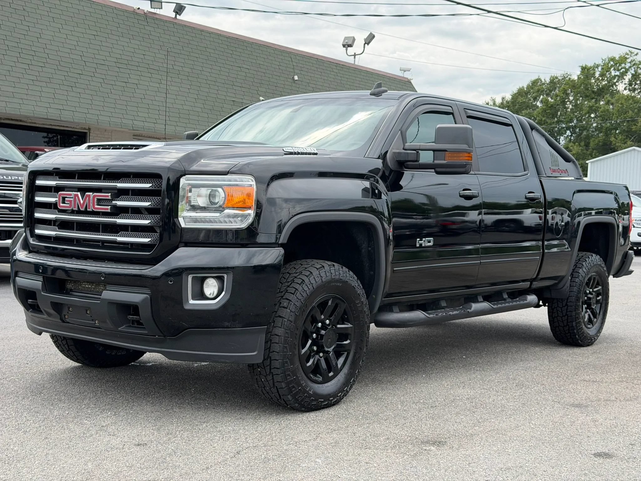 Used 2018 GMC Sierra 2500 SLT w/ Duramax Plus Package AWD/4WD image 9