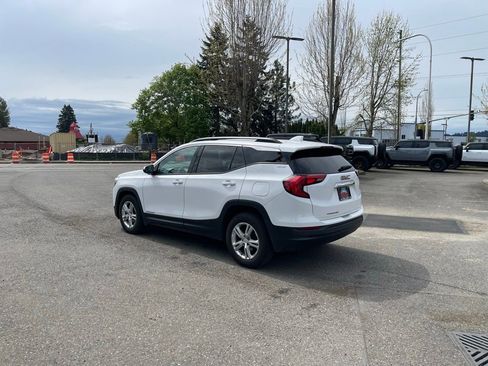 Used 2018 GMC Terrain SLE w/ Driver Convenience Package image 3