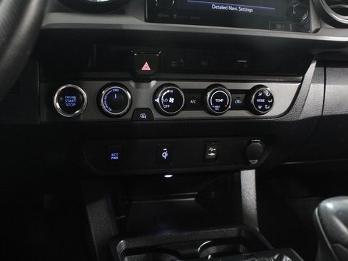 Used 2016 Toyota Tacoma TRD Sport image 14