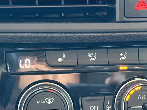 Used 2019 Volkswagen Jetta SE image 19