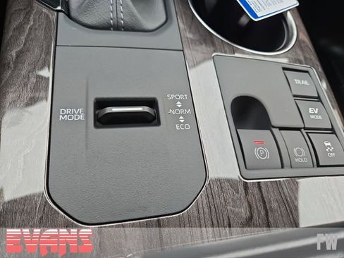 New 2026 Toyota Highlander Platinum image 13