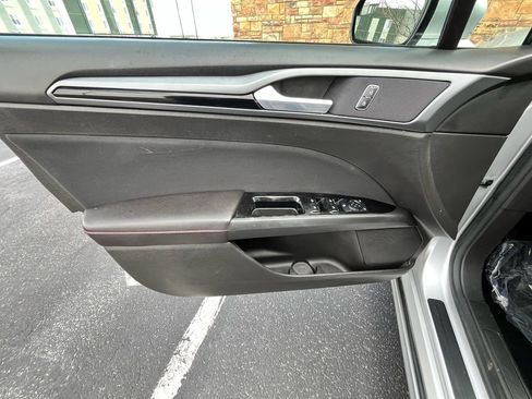 Used 2014 Ford Fusion SE FWD image 13