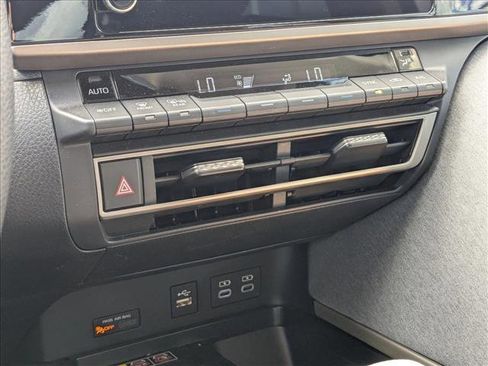 Used 2025 Toyota Camry LE w/ Convenience Package image 14