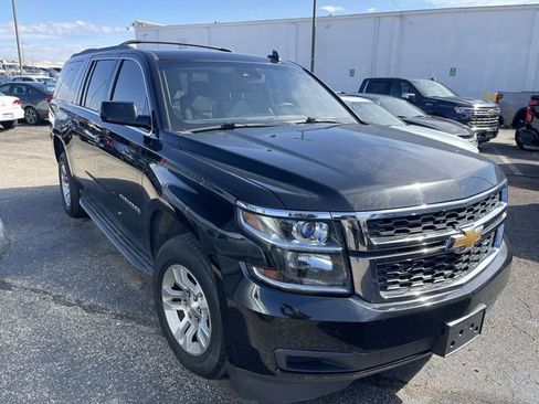 Used 2017 Chevrolet Suburban LT image 12