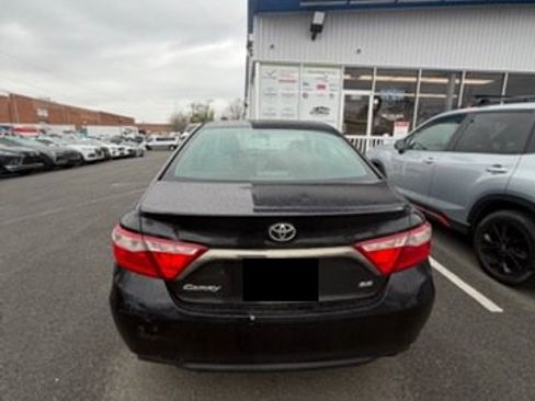 Used 2016 Toyota Camry SE image 4