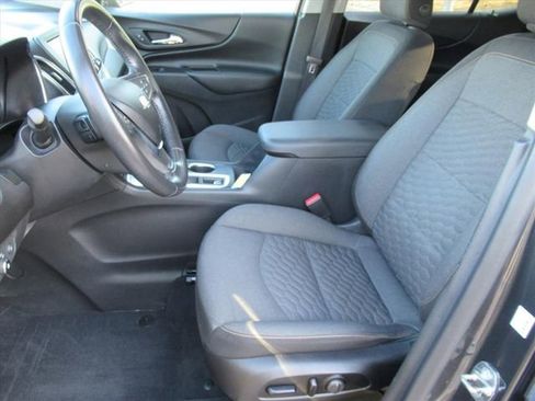 Used 2020 Chevrolet Equinox LT w/ Driver Convenience Package image 16