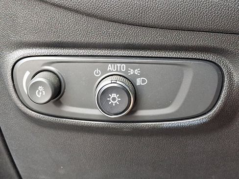 Certified 2022 Chevrolet Equinox LS w/ LS Convenience Package AWD/4WD image 25