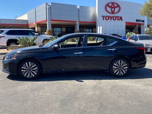 Used 2025 Nissan Altima 2.5 SV image 6