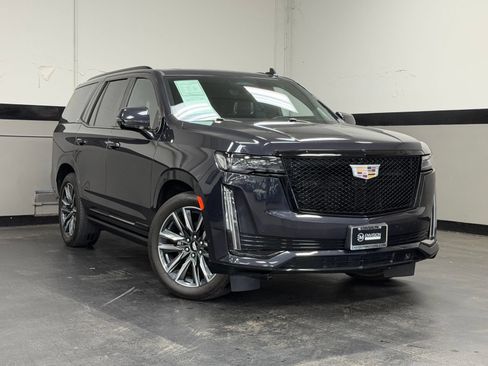 Used 2022 Cadillac Escalade Sport Platinum w/ Heavy-Duty Trailer Package AWD/4WD image 2
