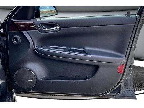 Used 2013 Chevrolet Impala LTZ FWD image 23