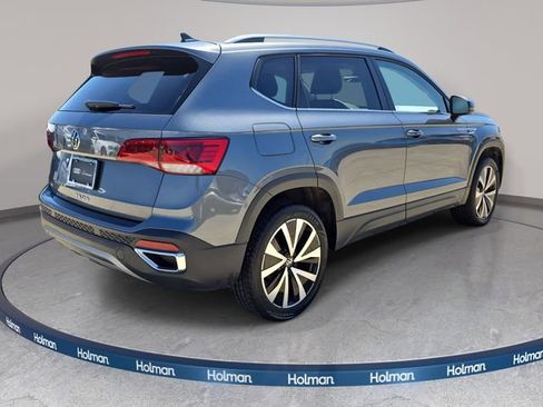 Used 2024 Volkswagen Taos SE image 6