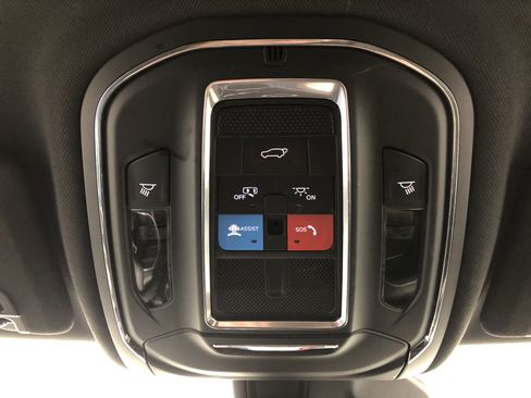 Certified 2023 Jeep Grand Cherokee Altitude image 21