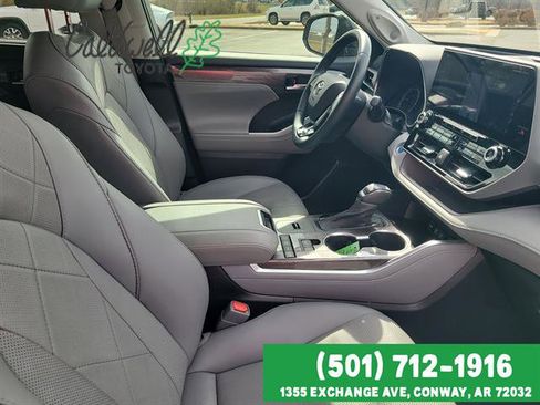 Certified 2021 Toyota Highlander Platinum image 29