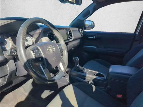 Used 2021 Toyota Tacoma TRD Sport image 5