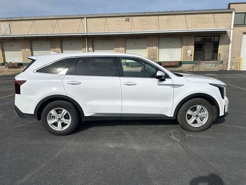 Certified 2024 Kia Sorento LX image 5