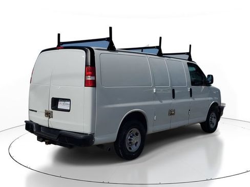 Used 2017 Chevrolet Express 2500 RWD image 4