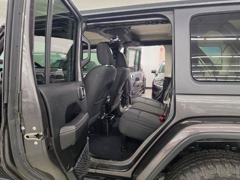 Used 2019 Jeep Wrangler Unlimited Sahara AWD/4WD image 35