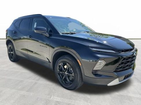 Used 2024 Chevrolet Blazer LT w/ Convenience Package FWD image 2