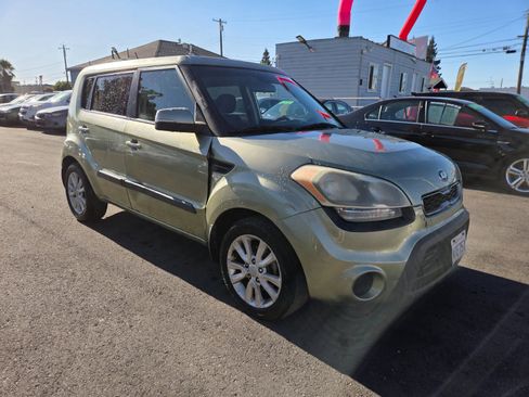 Used 2013 Kia Soul + w/ Audio Pkg FWD image 5