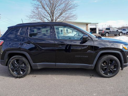 Used 2019 Jeep Compass Latitude image 2
