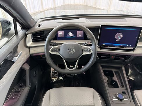 New 2026 Volkswagen Tiguan SE R-Line FWD image 23