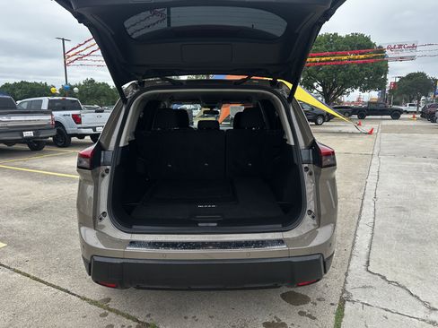 Used 2024 Nissan Rogue SV FWD image 7