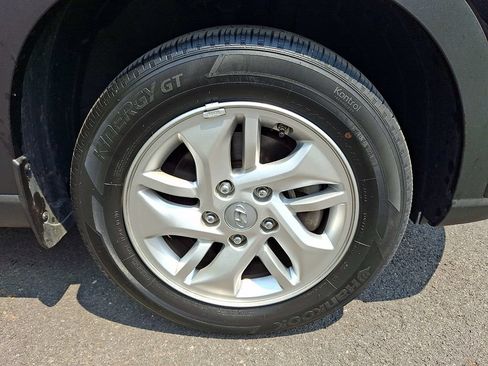 Certified 2024 Hyundai Venue SE FWD image 14