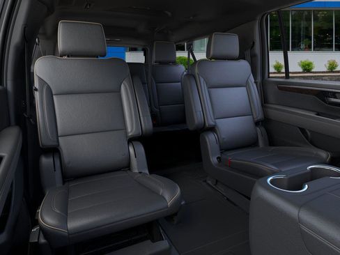 New 2026 Chevrolet Suburban Premier w/ Sun And Tow Package AWD/4WD image 17